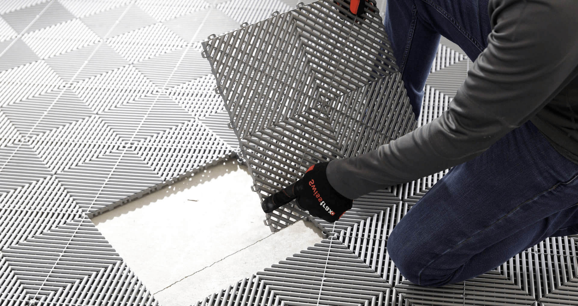 Instalación profesional de losetas Swiss Trax